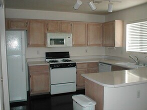 628 Rolling Valley Way in Henderson, NV - Building Photo - Building Photo