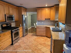 505 Monmouth Rd in West Long Branch, NJ - Building Photo