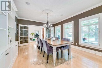 249 Poplar Dr in Oakville, ON - Building Photo - Building Photo