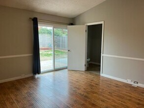 8171 Darien Cir in Sacramento, CA - Building Photo - Building Photo