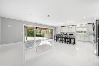 417 N Country Club Dr in Atlantis, FL - Building Photo - Building Photo