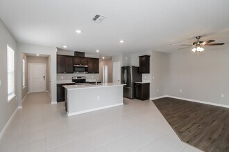 29980 Marquette Ave in Wesley Chapel, FL - Building Photo - Building Photo