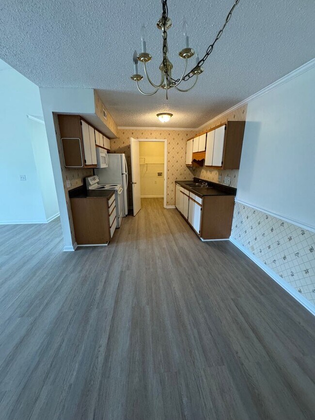 1115 Old Ebenezer Rd in Florence, SC - Building Photo - Building Photo