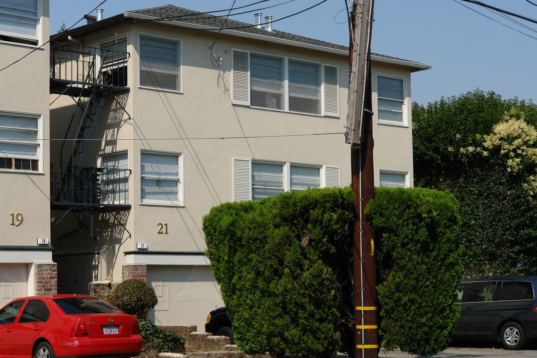 21 Highland Ave in San Mateo, CA - Building Photo