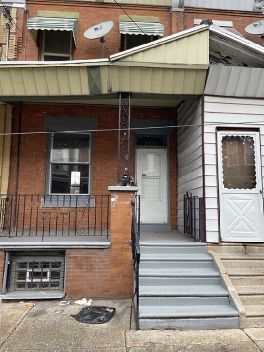 2331 W Firth St in Philadelphia, PA - Building Photo