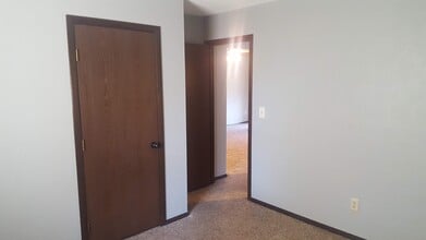 212 Harrison St, Unit Harrison Unit #2 in Monroe, MI - Foto de edificio - Building Photo
