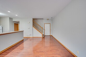 4013 Boulder Ct in Aurora, IL - Building Photo - Building Photo