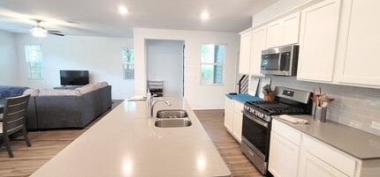 1100 Winnie Dr in Austin, TX - Foto de edificio - Building Photo