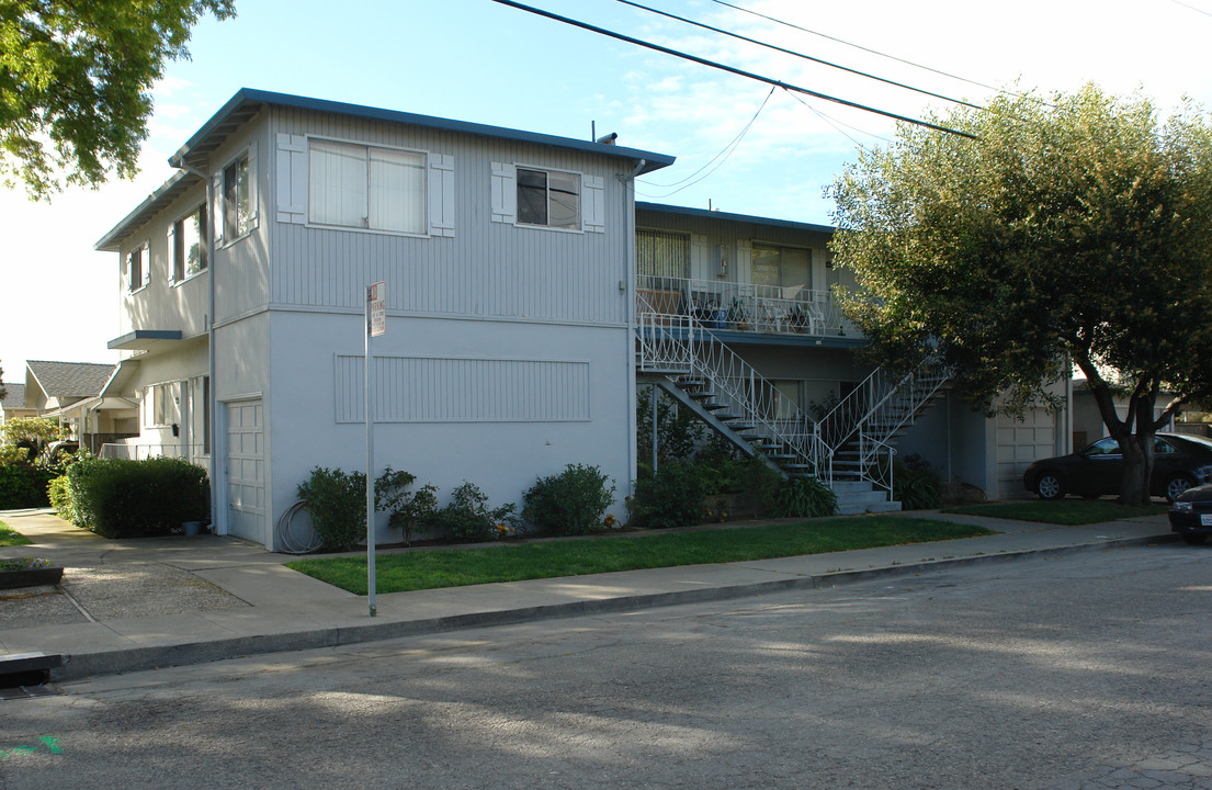 1306 E Poplar Ave in San Mateo, CA - Building Photo