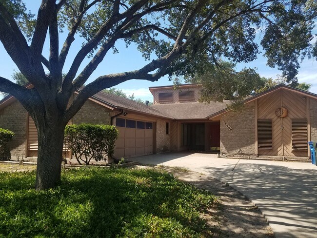 5909 Golden Canyon Dr in Corpus Christi, TX - Building Photo - Building Photo