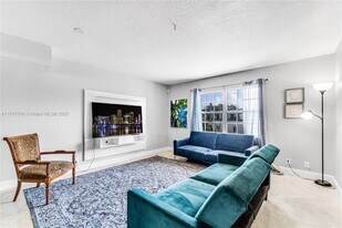 349 Virginia St in Hollywood, FL - Building Photo