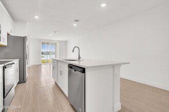 225 Links Ter Blvd in Daytona Beach, FL - Foto de edificio - Building Photo