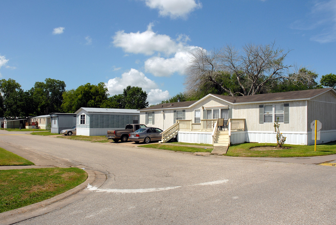 Woodland Estates in Houston, TX - Building Photo