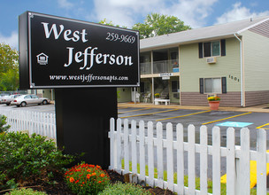 West Jefferson Apartments in Mishawaka, IN - Building Photo - Building Photo