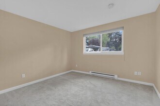 11102 NE 125th Ln in Kirkland, WA - Building Photo - Building Photo