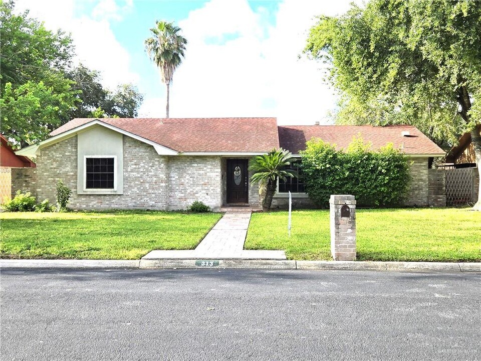 313 Redbud Ave in McAllen, TX - Building Photo