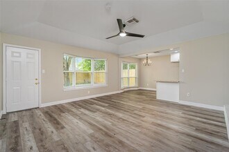 16110 Reseda Cir in Houston, TX - Foto de edificio - Building Photo
