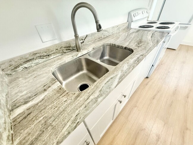 property at 829 W 43rd St