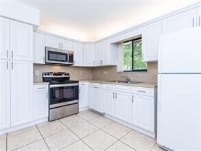 16243 Saddle Club Rd in Weston, FL - Building Photo - Building Photo