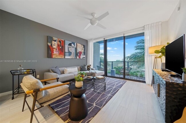 555 NE 8th St, Unit 0907 in Fort Lauderdale, FL - Building Photo - Building Photo
