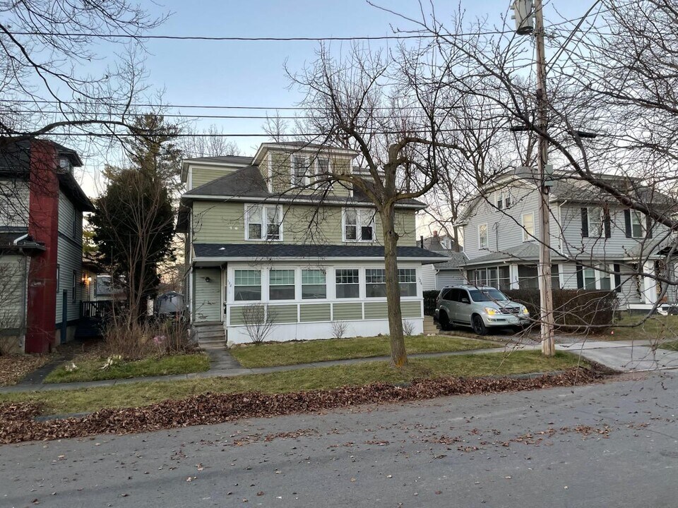 128 Park Ave in Canandaigua, NY - Building Photo