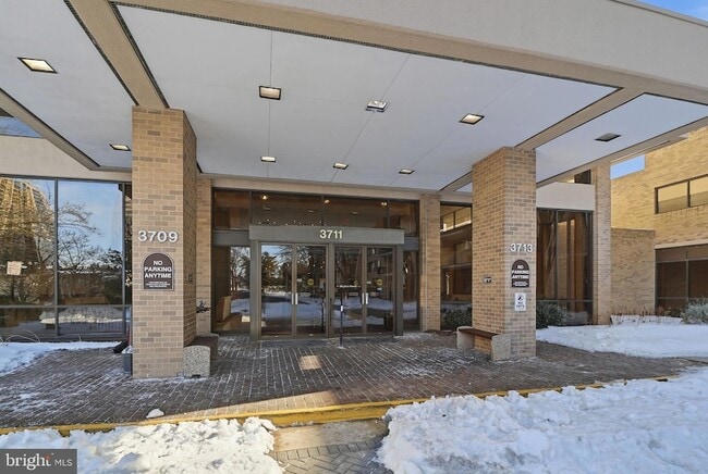 property at 3709 S George Mason Dr