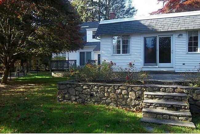 property at 169 Narrow Ln
