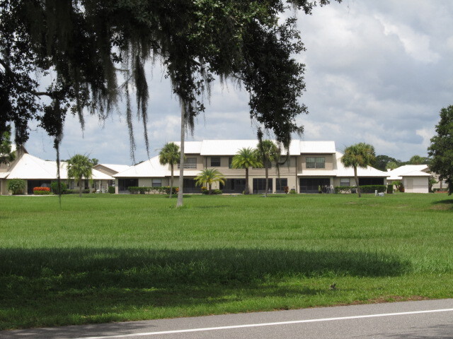 203 Villaway in Sebring, FL - Foto de edificio