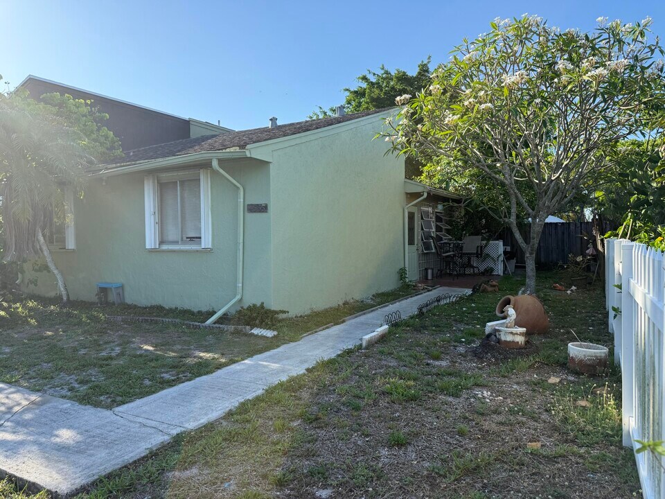 4565 NW 3rd Dr in Delray Beach, FL - Building Photo