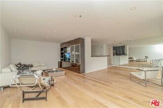121 S Hope St in Los Angeles, CA - Building Photo - Building Photo
