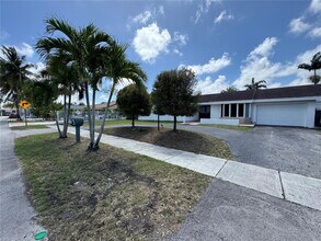 9970 SW 30th St in Miami, FL - Building Photo - Building Photo