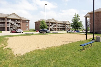 Elevate Apartments in Waterloo, IA - Foto de edificio - Building Photo