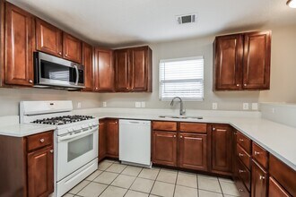 12414 Shepherds Way in Houston, TX - Foto de edificio - Building Photo