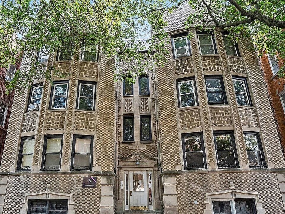 8227 S Maryland Ave in Chicago, IL - Building Photo