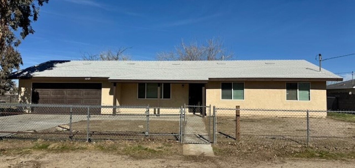 16437 Coolwater Ave in Lake Los Angeles, CA - Building Photo