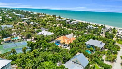 4090 W Gulf Dr in Sanibel, FL - Foto de edificio - Building Photo