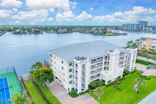 9700 Gulf Shore Dr in Naples, FL - Building Photo