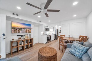 438 NJ-35 in Mantoloking, NJ - Building Photo