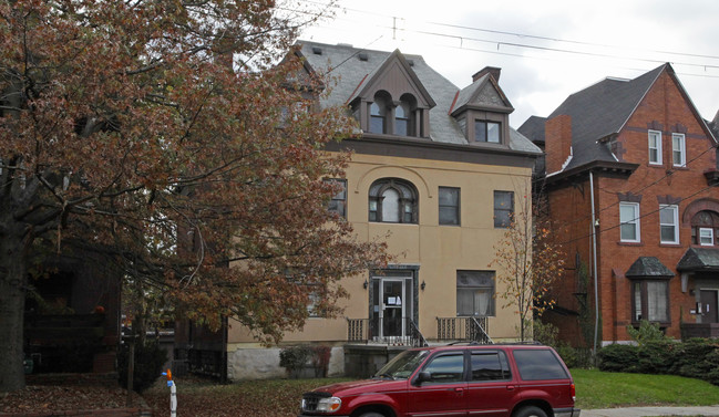 355 S Negley Ave in Pittsburgh, PA - Foto de edificio - Building Photo