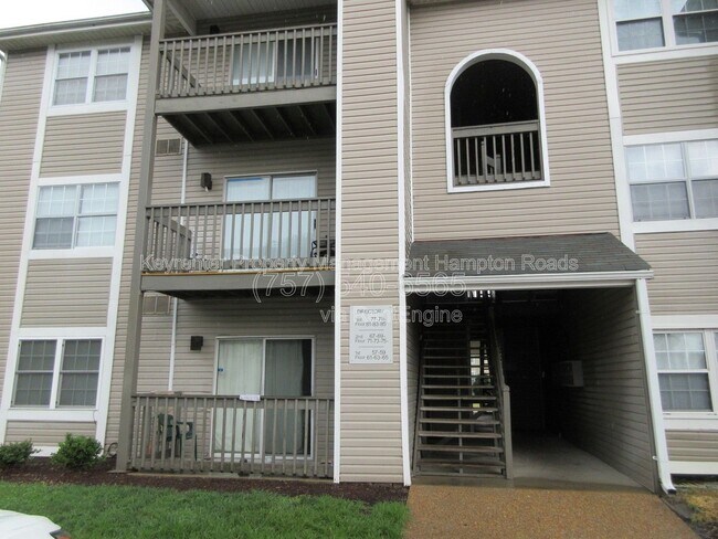 71 Cape Dorey Dr in Hampton, VA - Foto de edificio - Building Photo