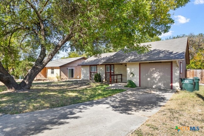 2016 Nevada St in San Marcos, TX - Building Photo - Building Photo