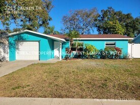 2215 Lauren Dr in Largo, FL - Building Photo