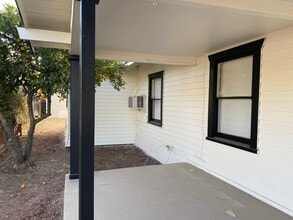 111 S Orange Ave in Exeter, CA - Building Photo - Building Photo