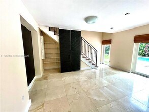 10672 SW 77th Ave in Miami, FL - Building Photo - Building Photo