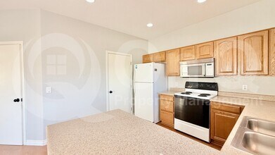 5173 W Shaw Butte Dr in Glendale, AZ - Building Photo - Building Photo