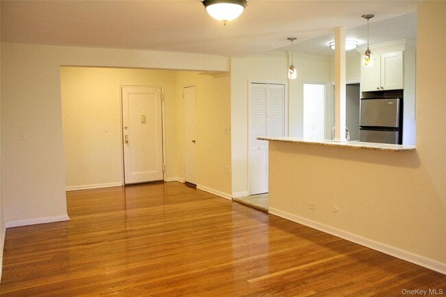 2 Greenridge Ave in White Plains, NY - Building Photo - Building Photo