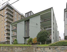 Emerald Court in New Westminster, BC - Building Photo