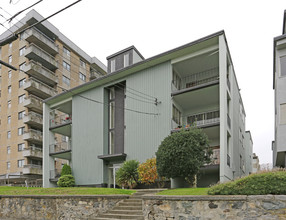 Emerald Court in New Westminster, BC - Building Photo - Primary Photo