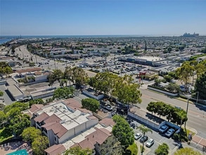 21372 Brookhurst St, Unit 316 in Huntington Beach, CA - Foto de edificio - Building Photo