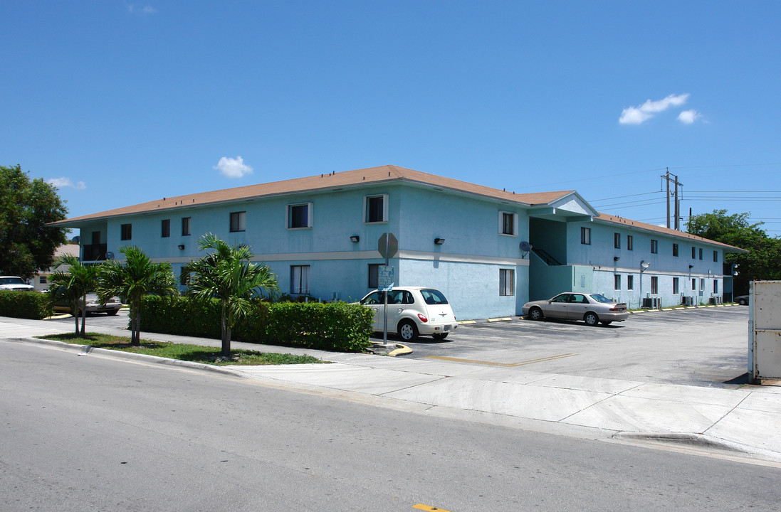 CADIZ I CONDO in Hialeah, FL - Building Photo